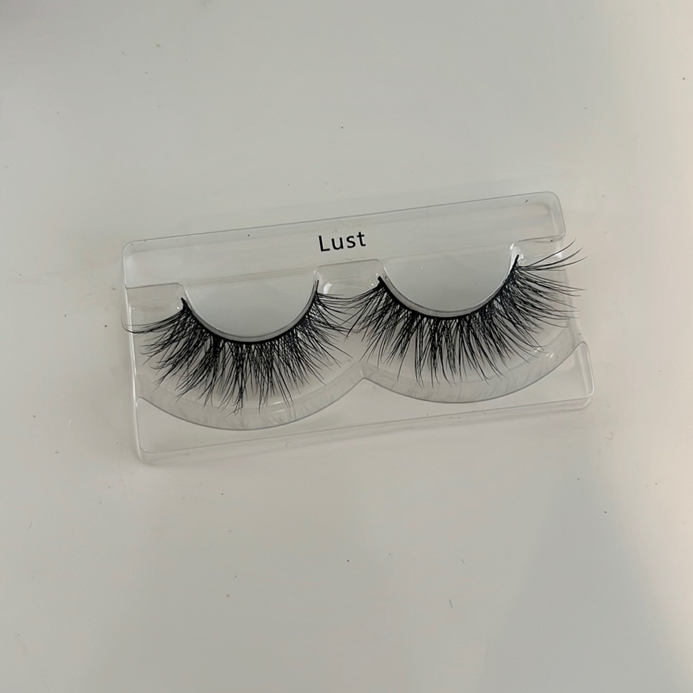 gorgeous wispy lashes